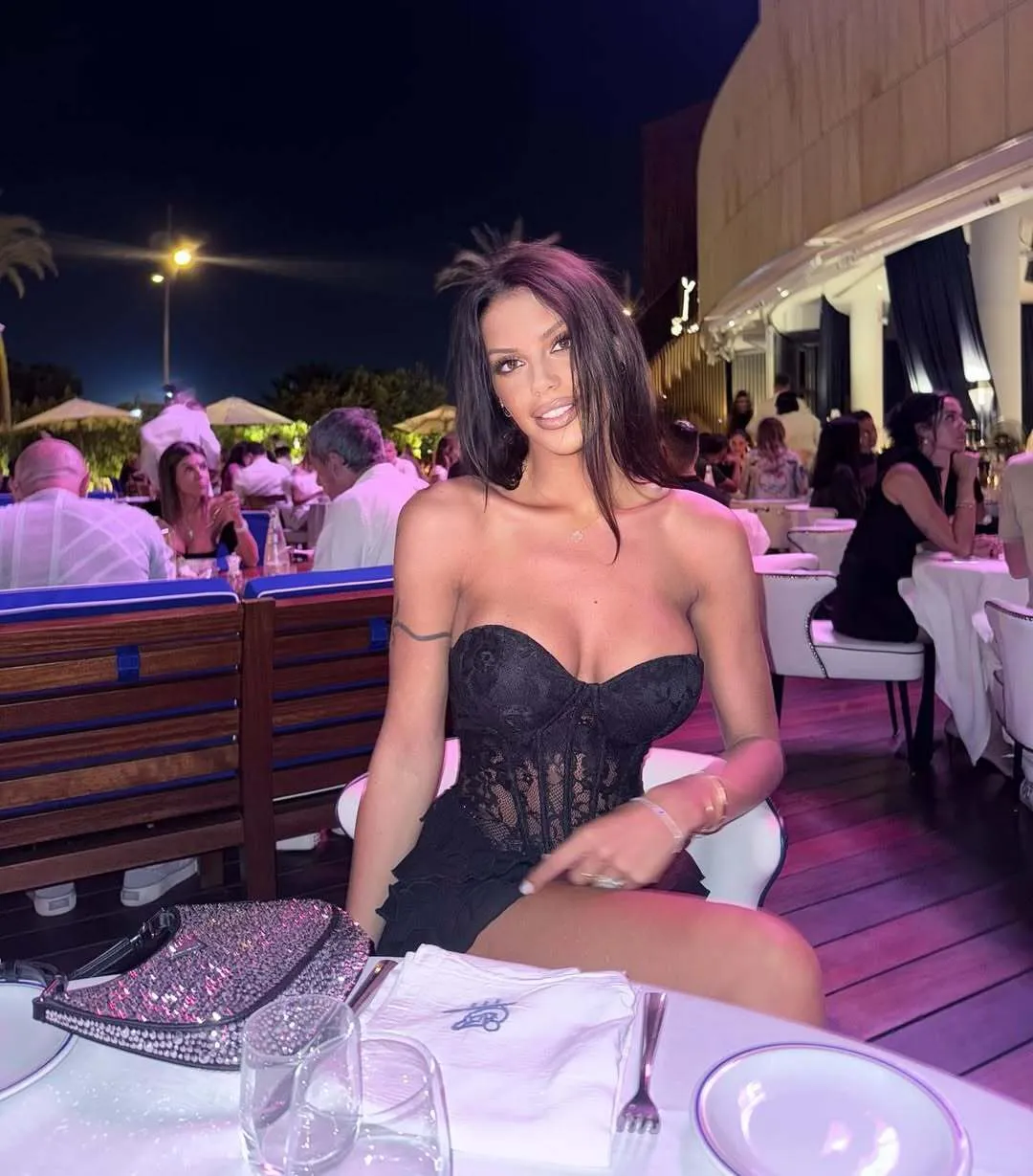Итальянская фехтовальщица разделась на пляже и поразила Instagram своими формами. Фото
