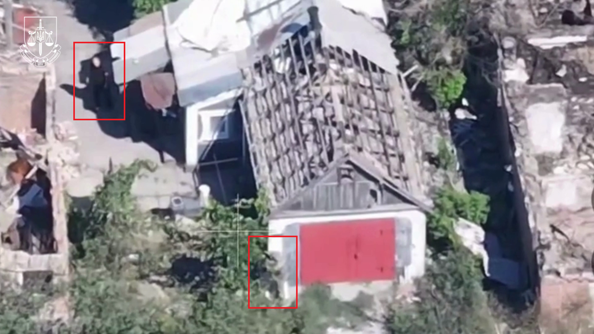 Сховався за гаражем і відкрив вогонь: на Донеччині окупант убив цивільного, момент злочину зафіксували камери. Відео