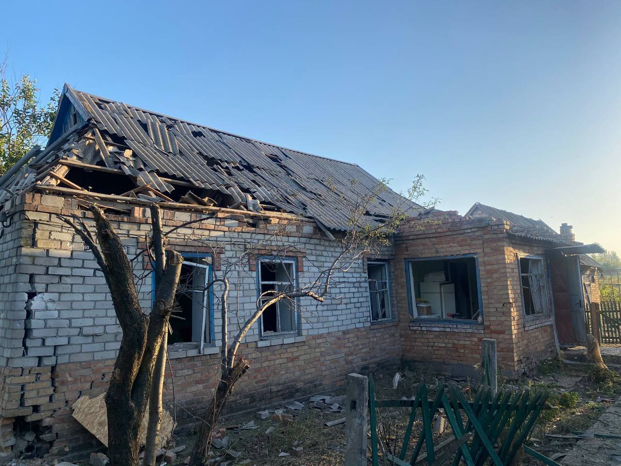 Оккупанты атаковали Днепропетровскую область: повреждены дома, есть пострадавшие. Фото