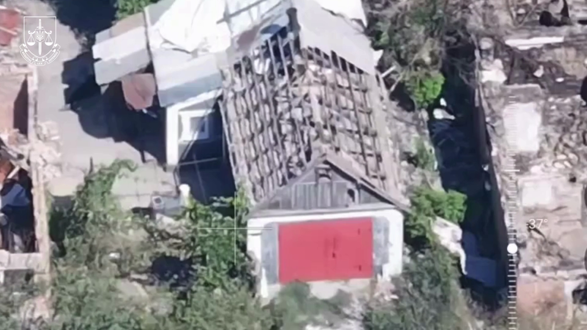 Сховався за гаражем і відкрив вогонь: на Донеччині окупант убив цивільного, момент злочину зафіксували камери. Відео