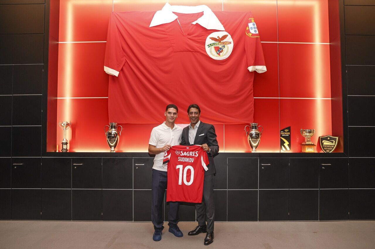 Официально. Футболист сборной Украины перешел в "Бенфику" за 27 млн евро