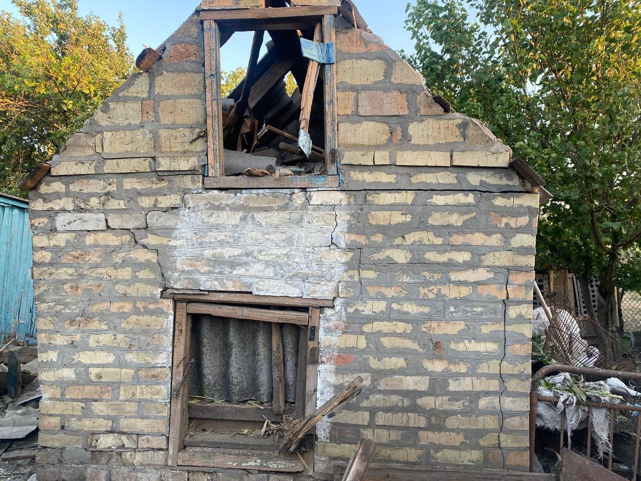 Оккупанты атаковали Днепропетровскую область: повреждены дома, есть пострадавшие. Фото