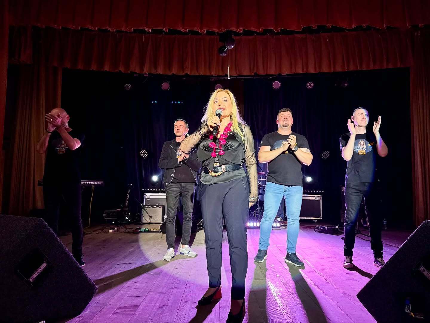 "Не берет трубку". Оксана Билозир рассказала, как непросто складываются ее отношения с экс-супругом после развода