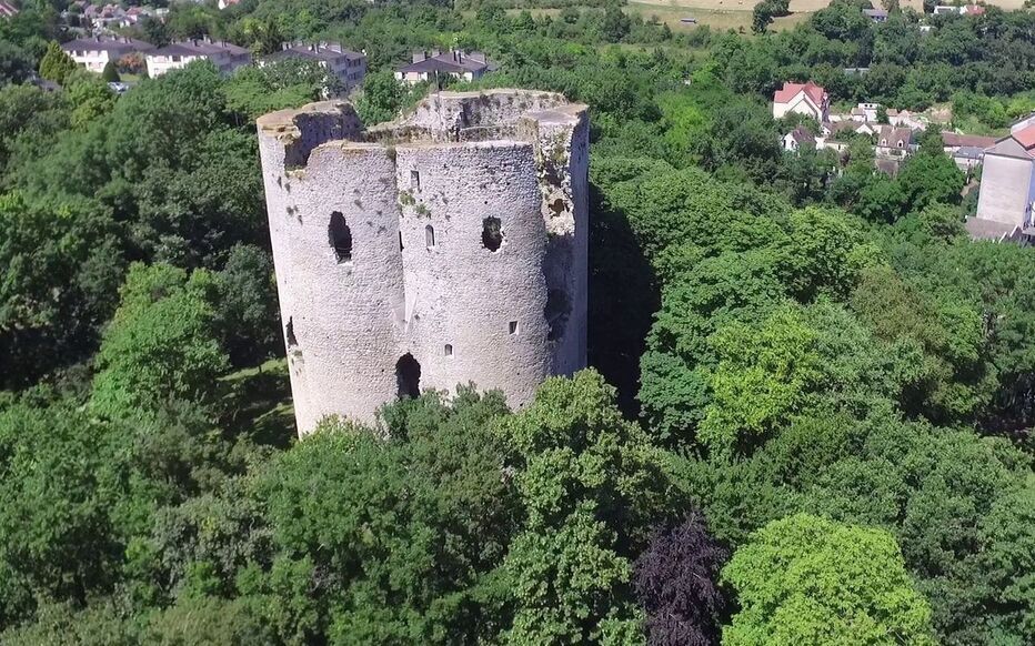 Крепость-храм в Сутковцах: почему стоит увидеть уникальную Покровскую церковь в Хмельницкой области