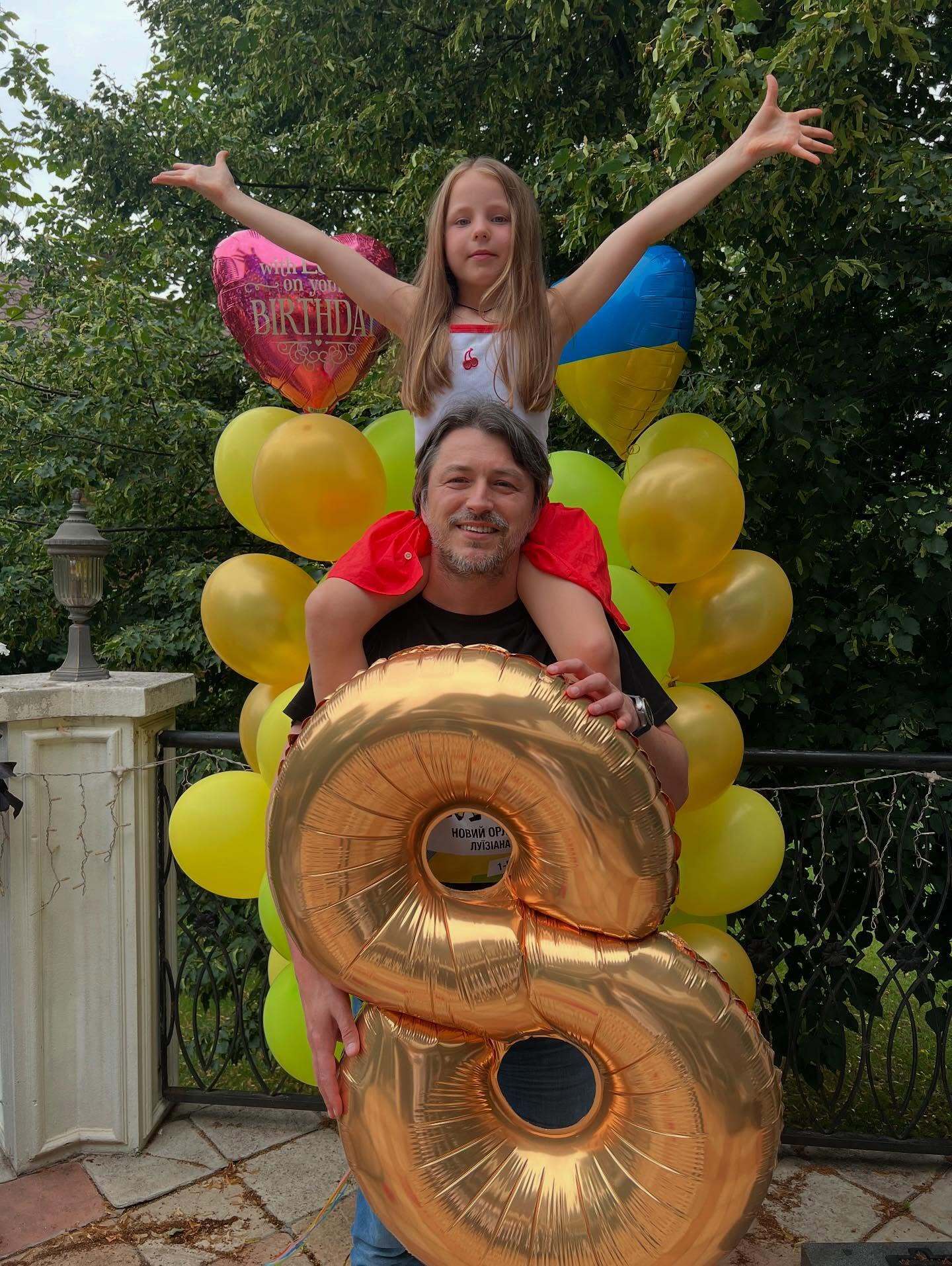 Сергій Притула вчетверте став батьком і розсекретив "войовниче" імʼя малюка: що відомо про всіх дітей ексведучого та фото