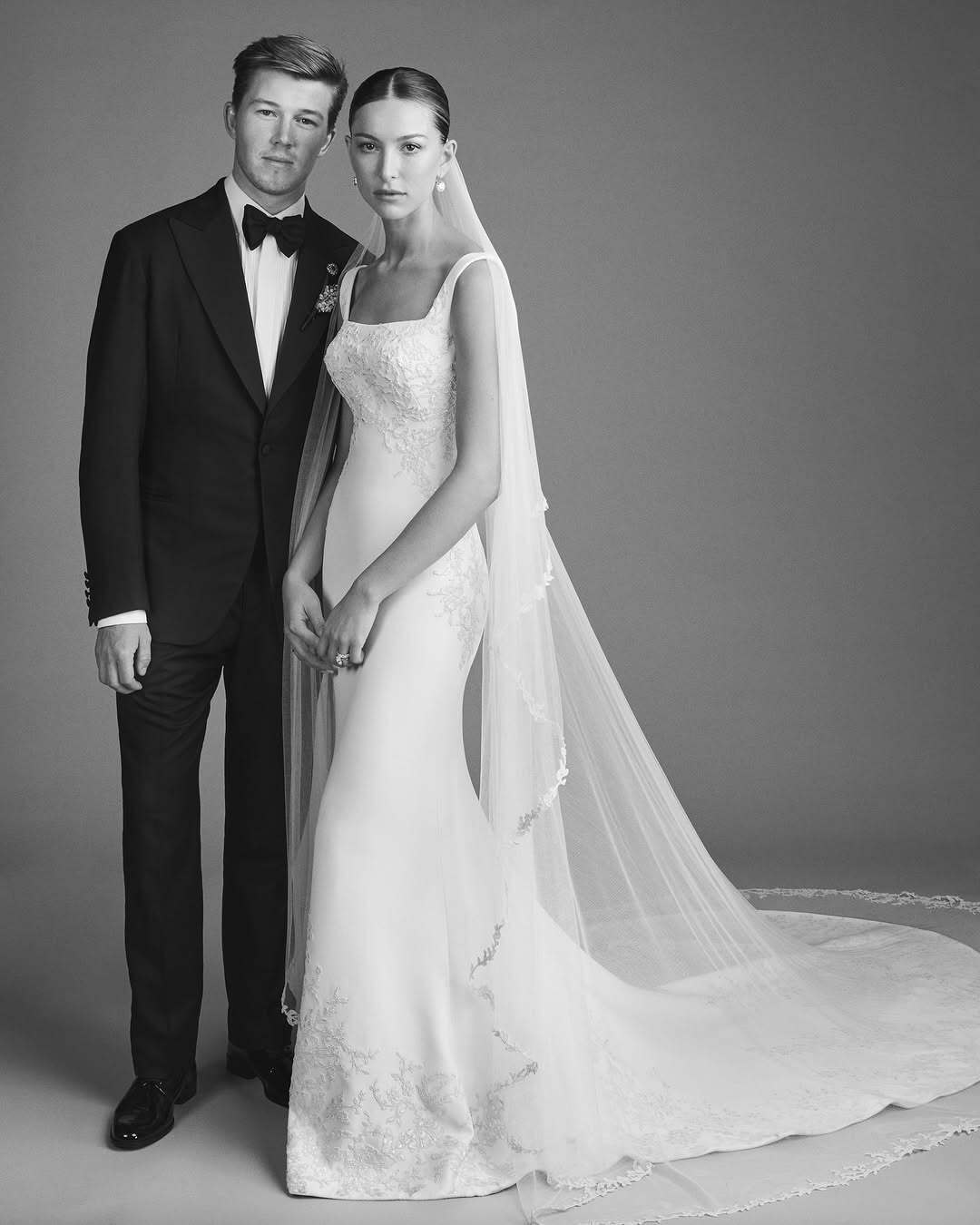 Появилось первое фото со "свадьбы года" дочери Стива Джобса: как выглядело роскошное платье невесты, которое никогда не выйдет из моды