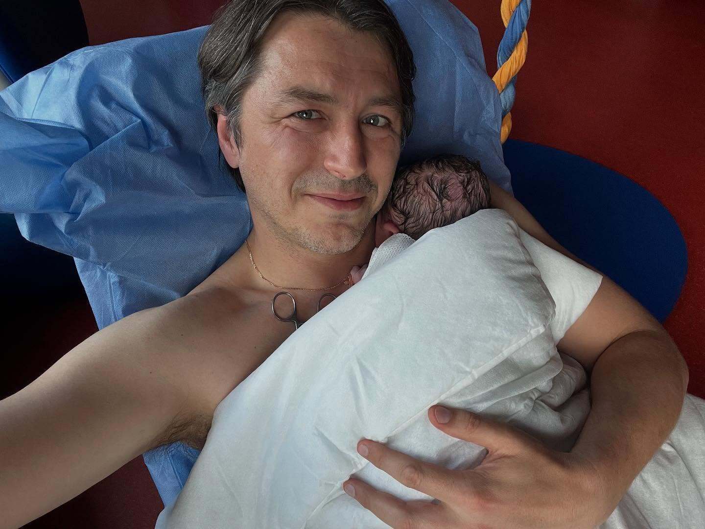 Сергій Притула вчетверте став батьком і розсекретив "войовниче" імʼя малюка: що відомо про всіх дітей ексведучого та фото