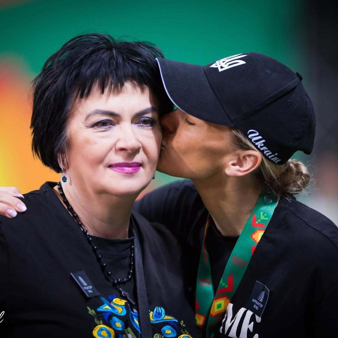 "Вона зірвала мізки всім": Дерюгіна розповіла про несподіваний вибір 16-річної гімнастки на Олімпіаду, безсонні ночі й повернення дітей під час війни