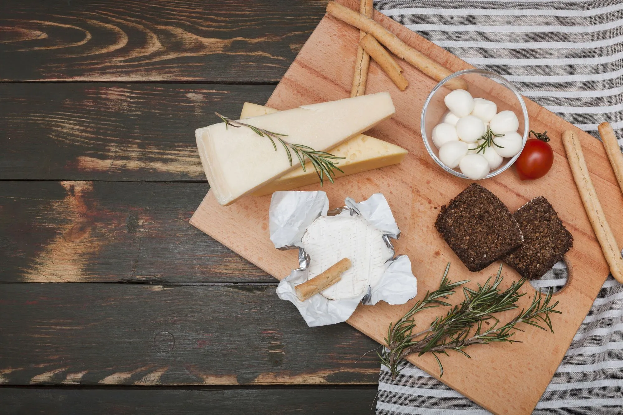 Где нельзя хранить сыр: продукт быстро испортится