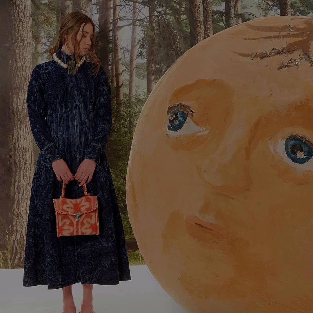 Позашлюбну доньку Путіна, яка втекла з Росії, знайшли в Парижі: що було далі. Відео