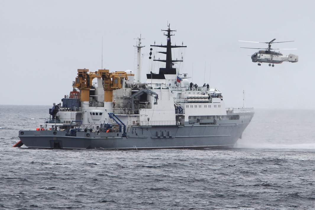 Россия и Китай проводят совместные военные учения в море. Фото