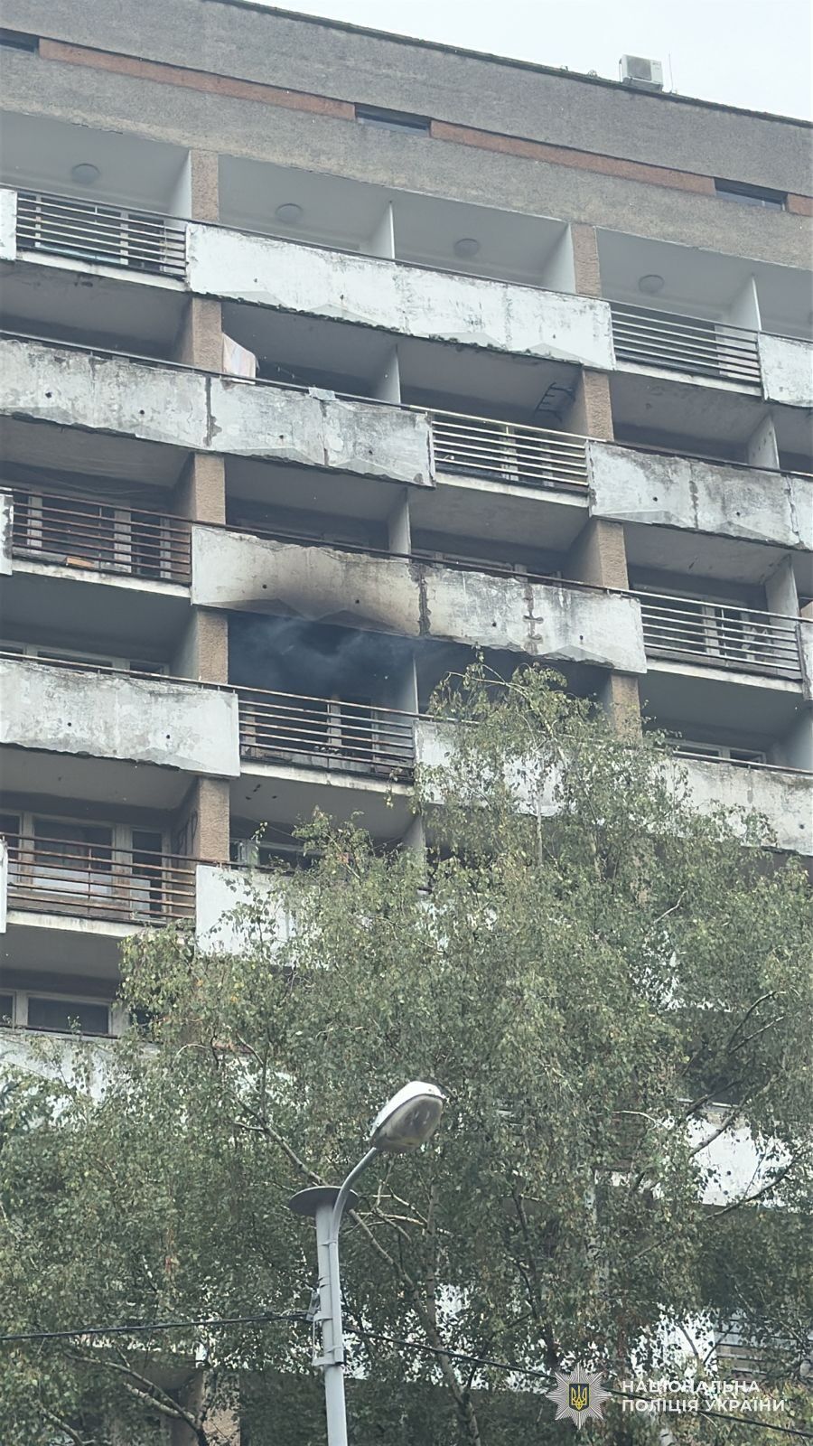 У Львові спалахнула потужна пожежа в готелі, піднявся дим: рятувальники евакуювали людей. Відео