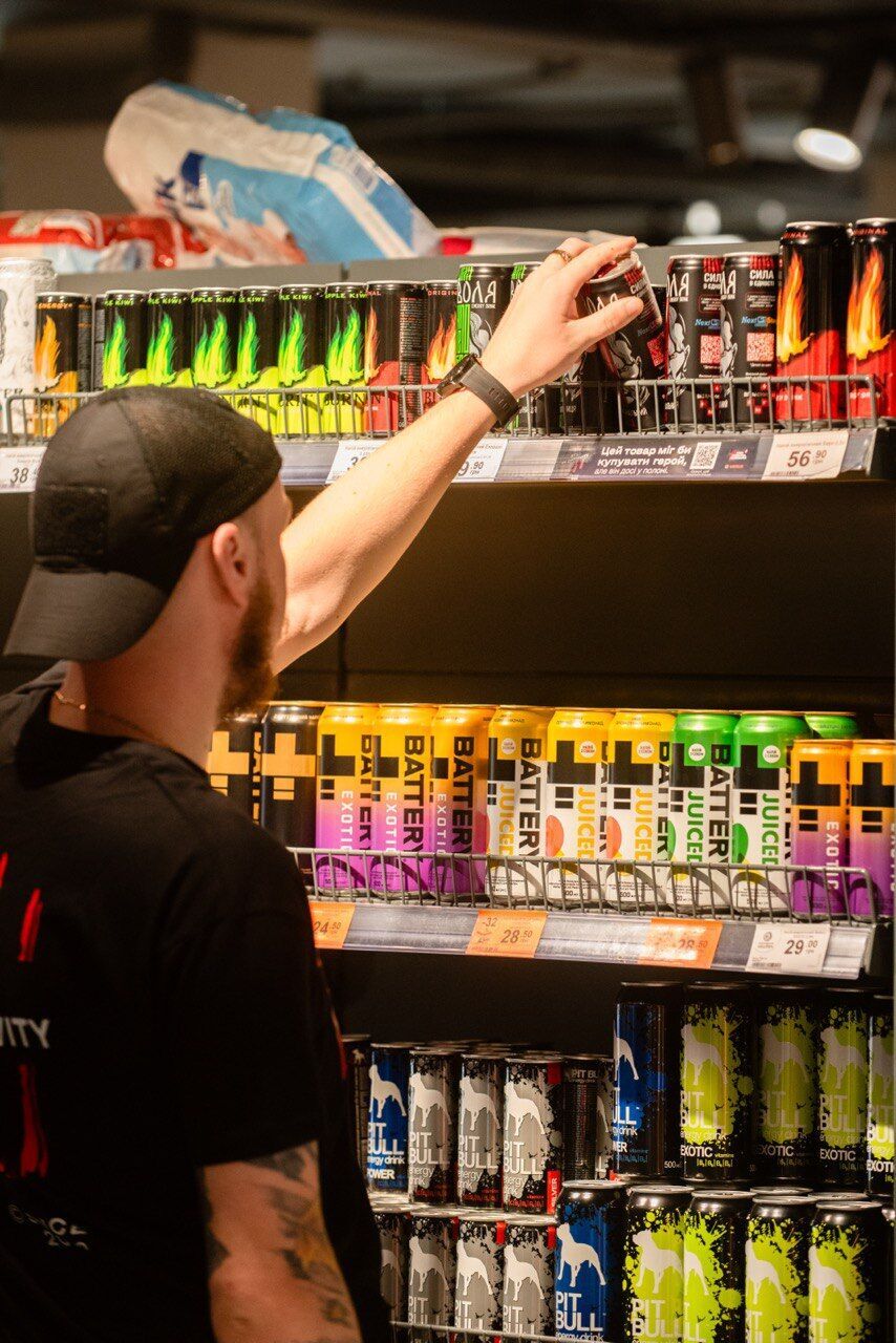 "Цей товар міг би купувати герой": Varus приєднався до кампанії Still in captivity