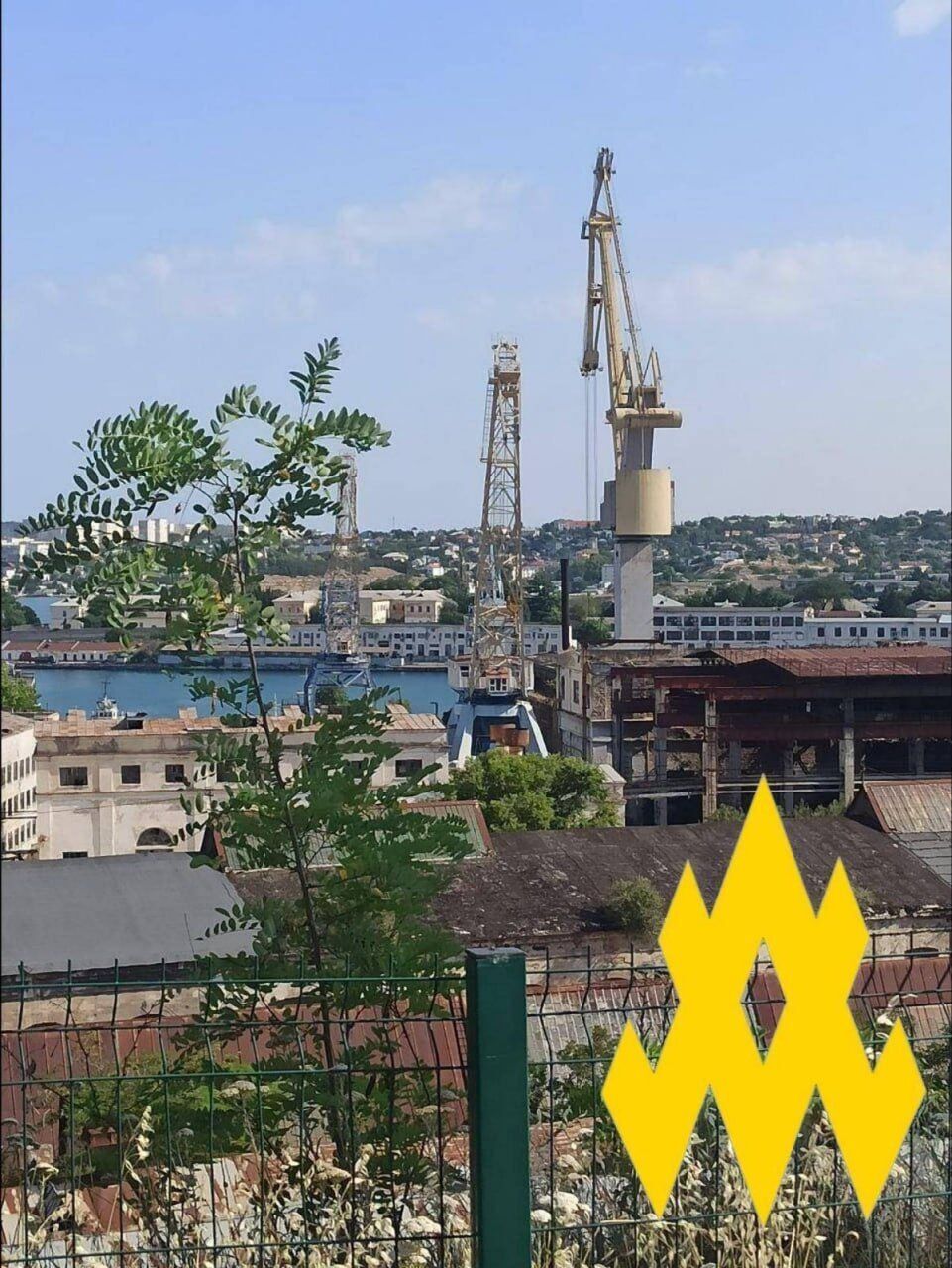 Периметр под охраной: оккупанты усилили меры безопасности в Севастопольской бухте. Фото