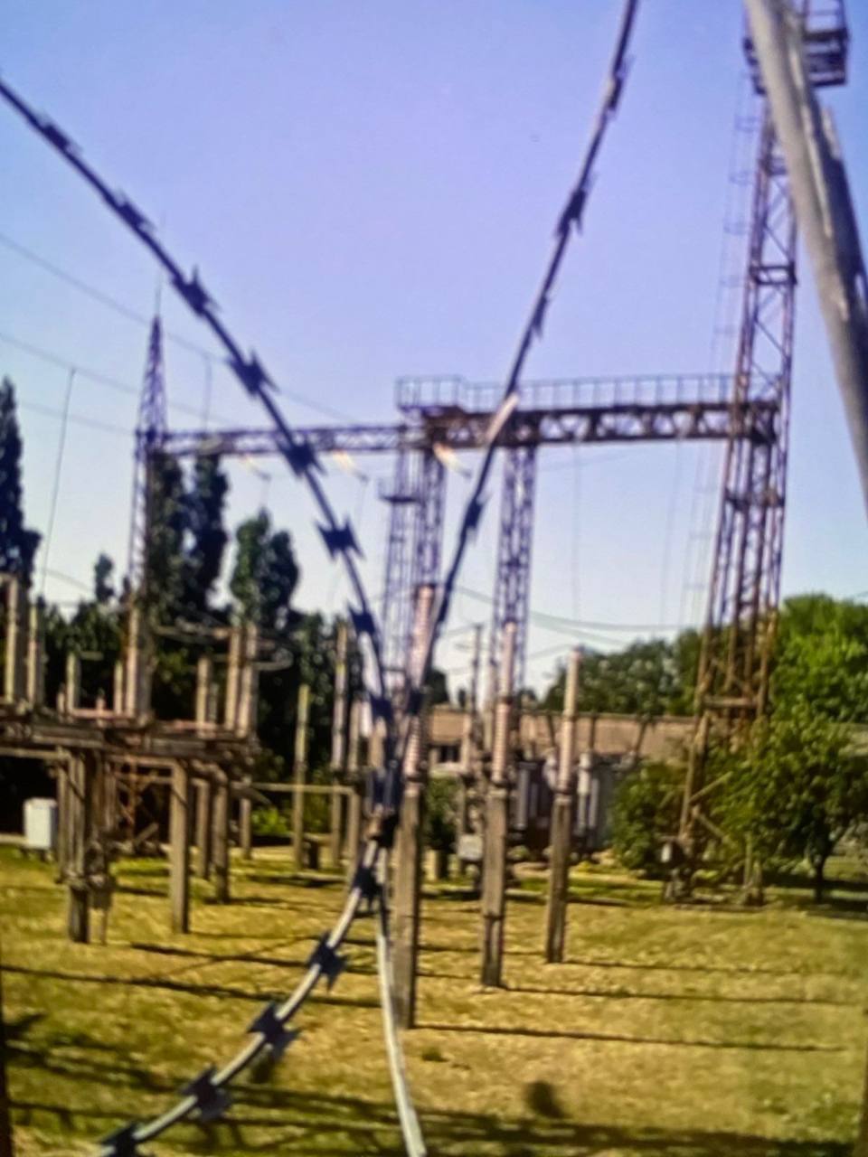 В окупованому Бердянську знеструмлено ремонтну базу армії РФ: що відомо. Фото й відео