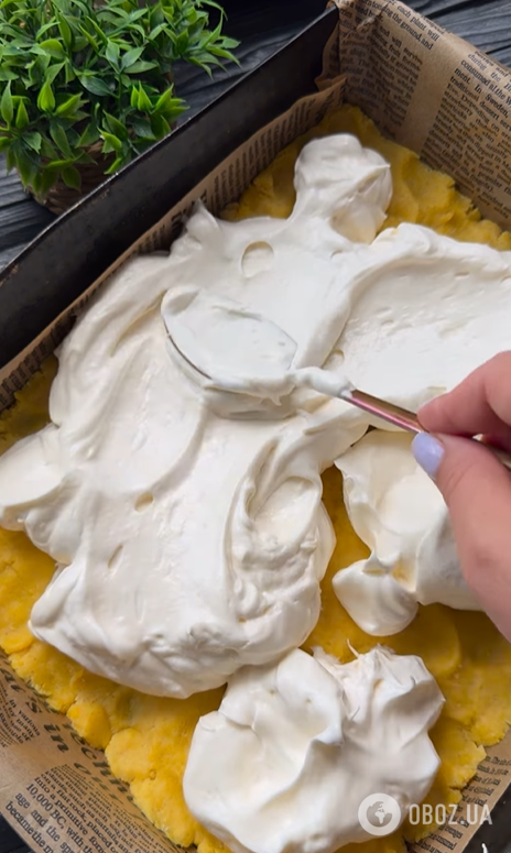 Тертый пирог по-новому: приготовьте вкусный десерт с малиной и воздушным суфле