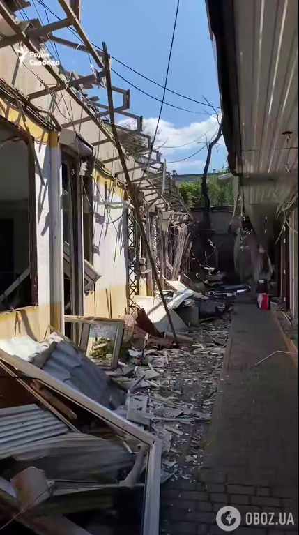 Понівечені павільйони й уламки скрізь: який вигляд має радіоринок в Одесі після російської атаки. Відео