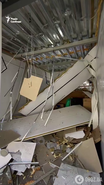 Понівечені павільйони й уламки скрізь: який вигляд має радіоринок в Одесі після російської атаки. Відео