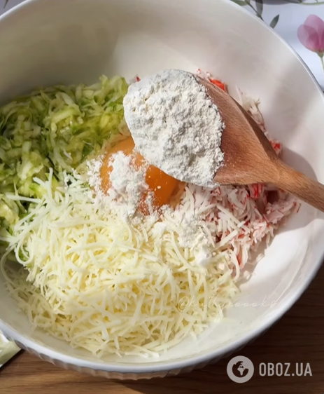Сочные кабачковые котлеты с сыром и крабовыми палочками: делимся простым рецептом