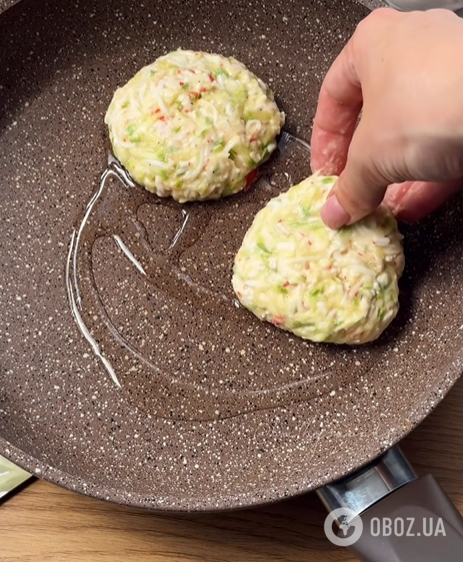 Сочные кабачковые котлеты с сыром и крабовыми палочками: делимся простым рецептом