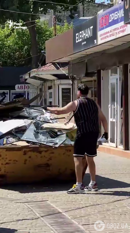 Понівечені павільйони й уламки скрізь: який вигляд має радіоринок в Одесі після російської атаки. Відео