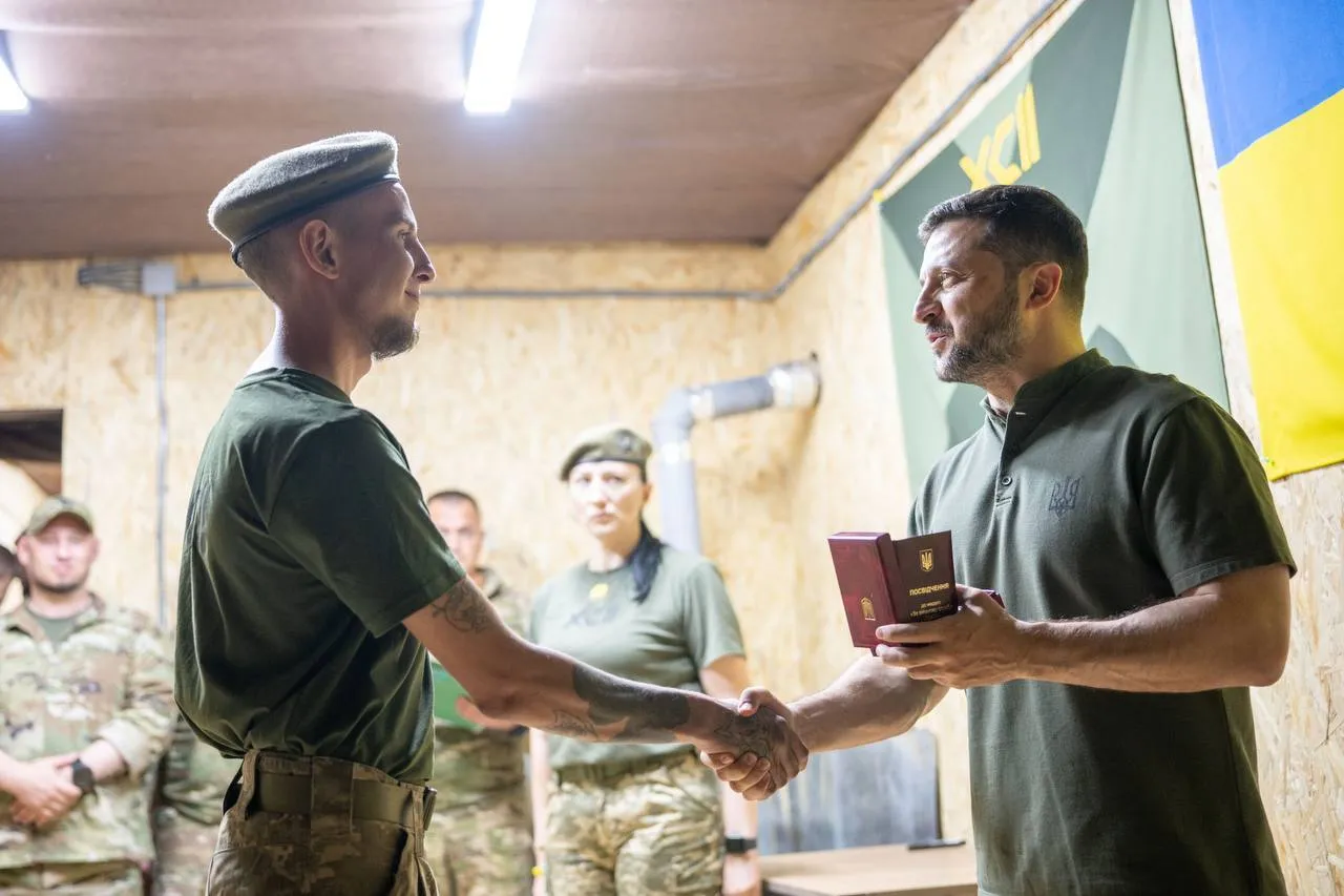 Фіксують найманців із Китаю та країн Африки: Зеленський на Харківщині відзначив нагородами оборонців Вовчанського та Липецького напрямків. Фото і відео