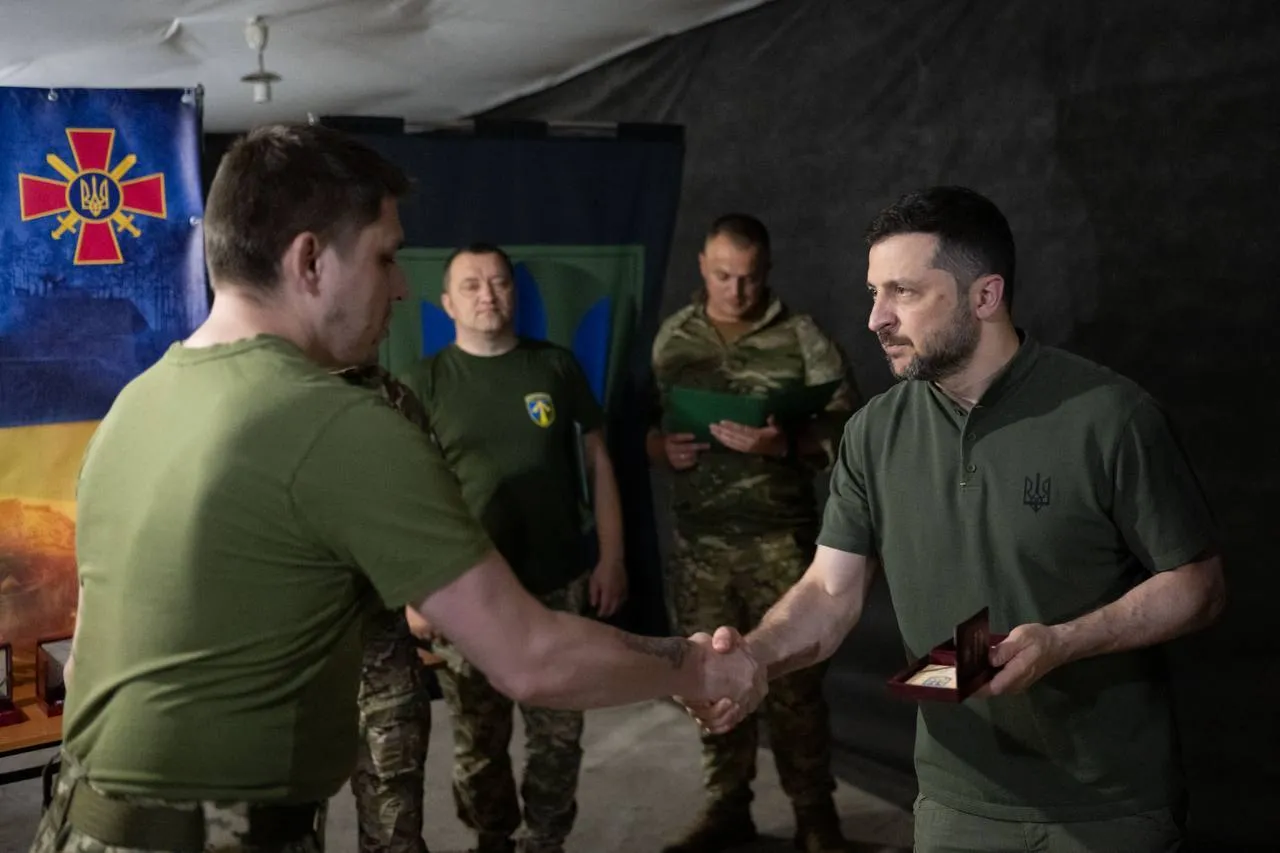 Фіксують найманців із Китаю та країн Африки: Зеленський на Харківщині відзначив нагородами оборонців Вовчанського та Липецького напрямків. Фото і відео