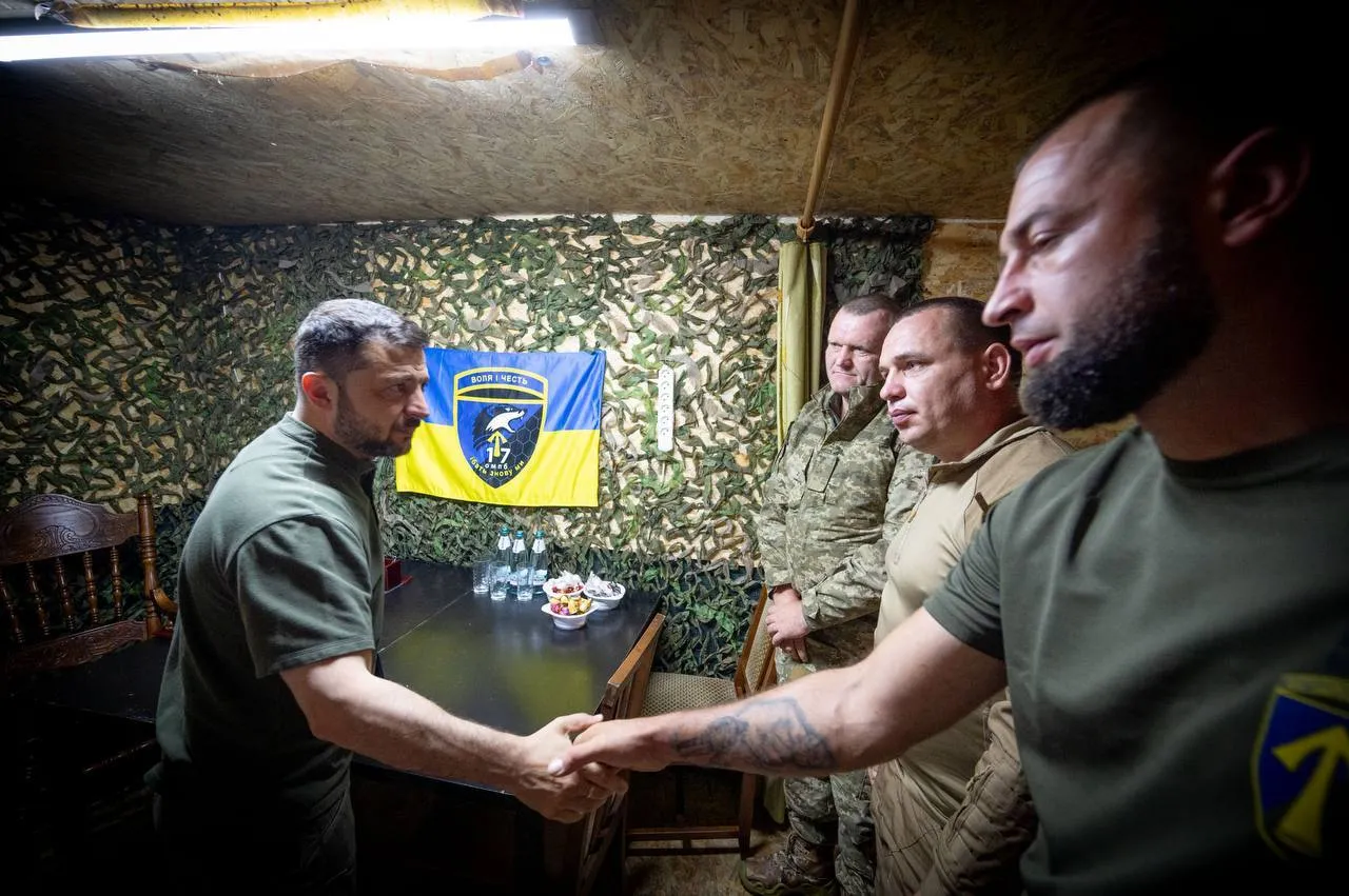 Фіксують найманців із Китаю та країн Африки: Зеленський на Харківщині відзначив нагородами оборонців Вовчанського та Липецького напрямків. Фото і відео