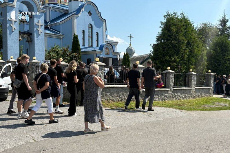 Загинули від російської ракети у Києві: в Іванковичах поховали чотирьох членів родини Гайових. Відео