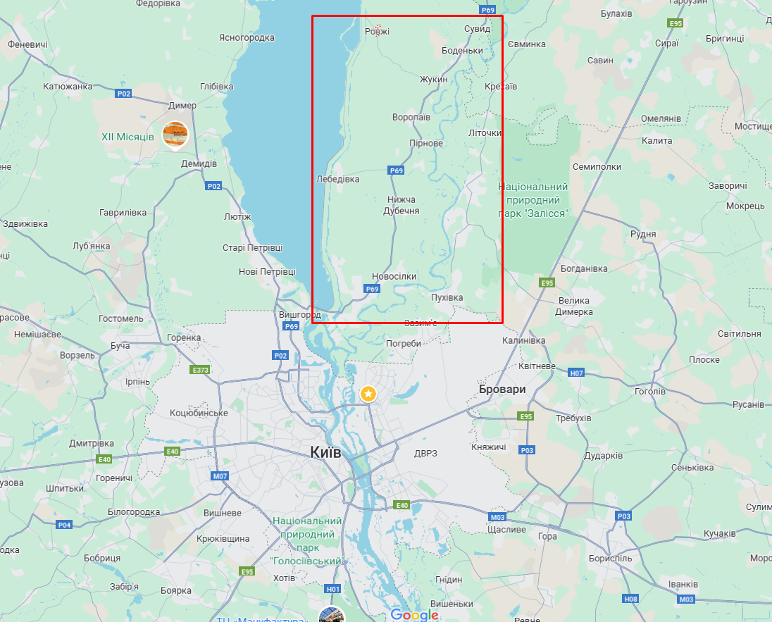 Под Киевом произошло тройное ДТП: одна из машин перевернулась, а другая вылетела в кювет. Фото