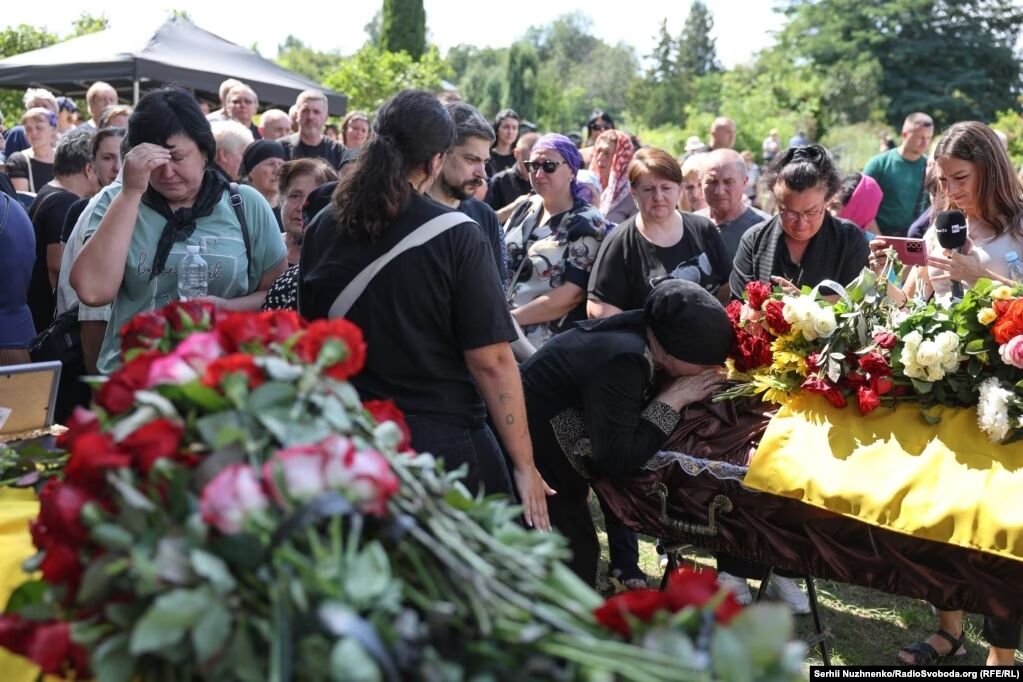 Загинули від російської ракети у Києві: в Іванковичах поховали чотирьох членів родини Гайових. Відео