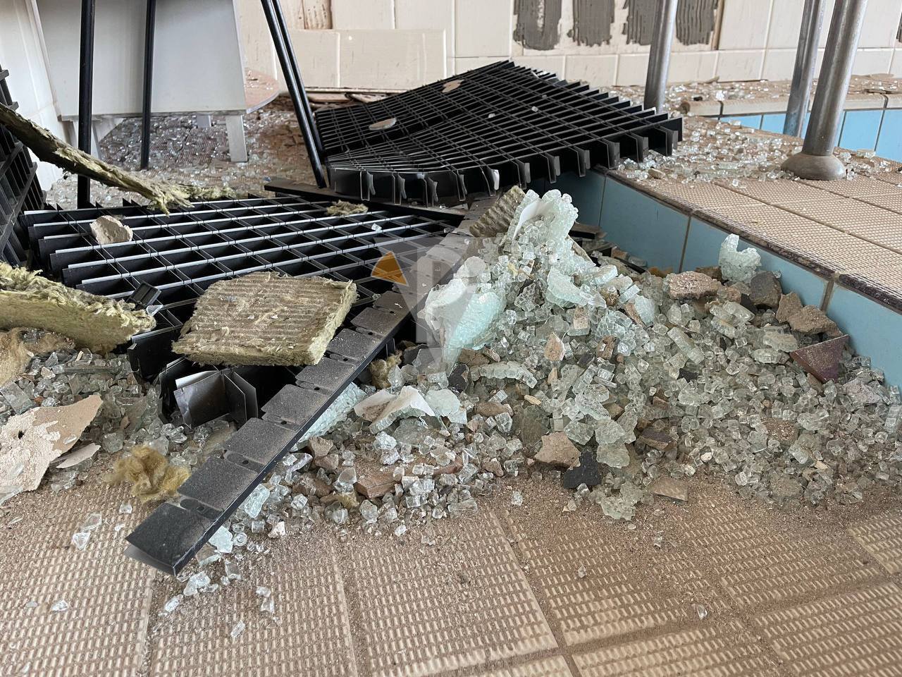 Лежали моторы от "шахедов": пока россияне впервые за 6 лет брали награды на водном чемпионате мира и пели гимн, РФ ударила по украинским аренам