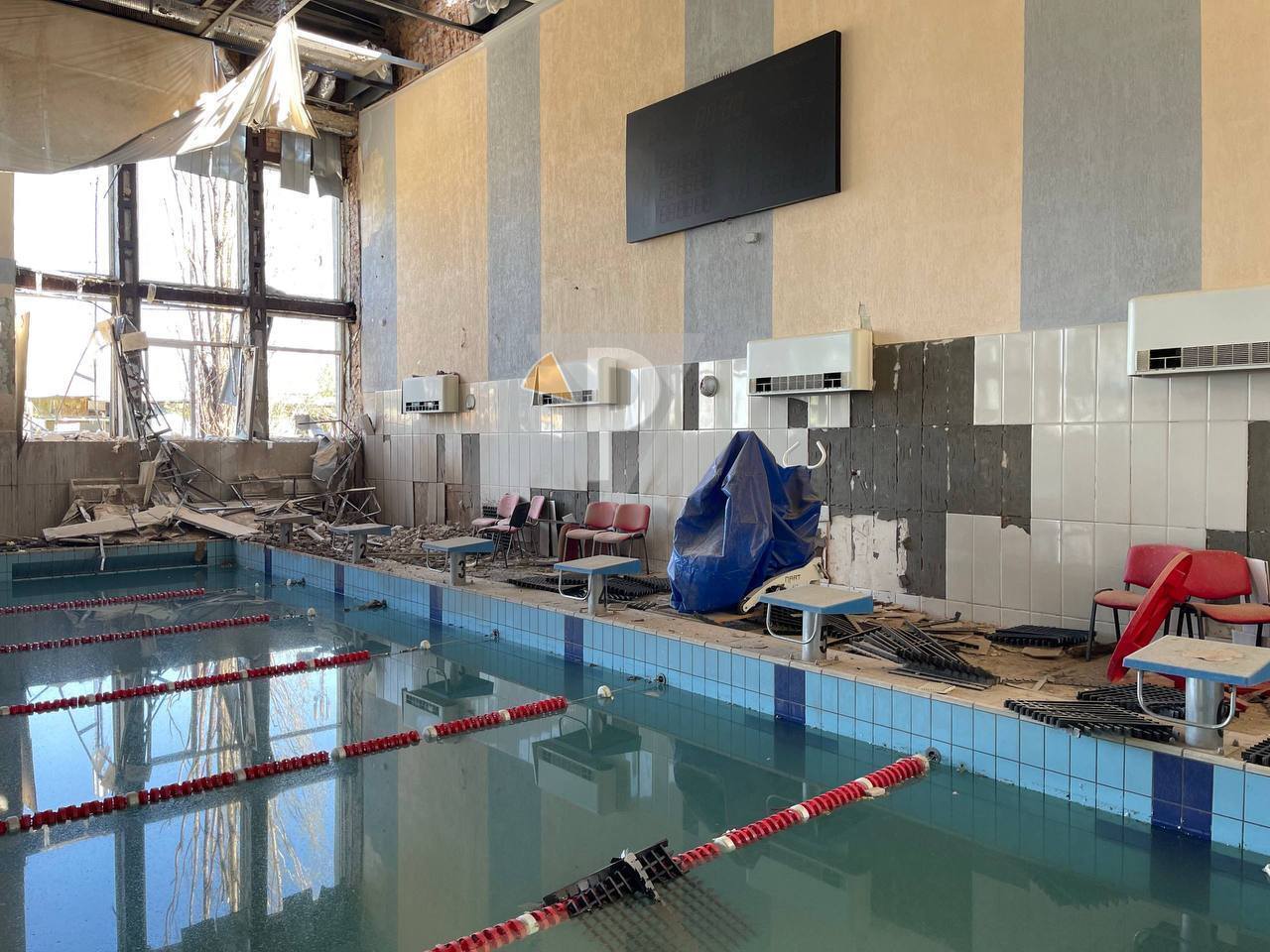 Лежали моторы от "шахедов": пока россияне впервые за 6 лет брали награды на водном чемпионате мира и пели гимн, РФ ударила по украинским аренам