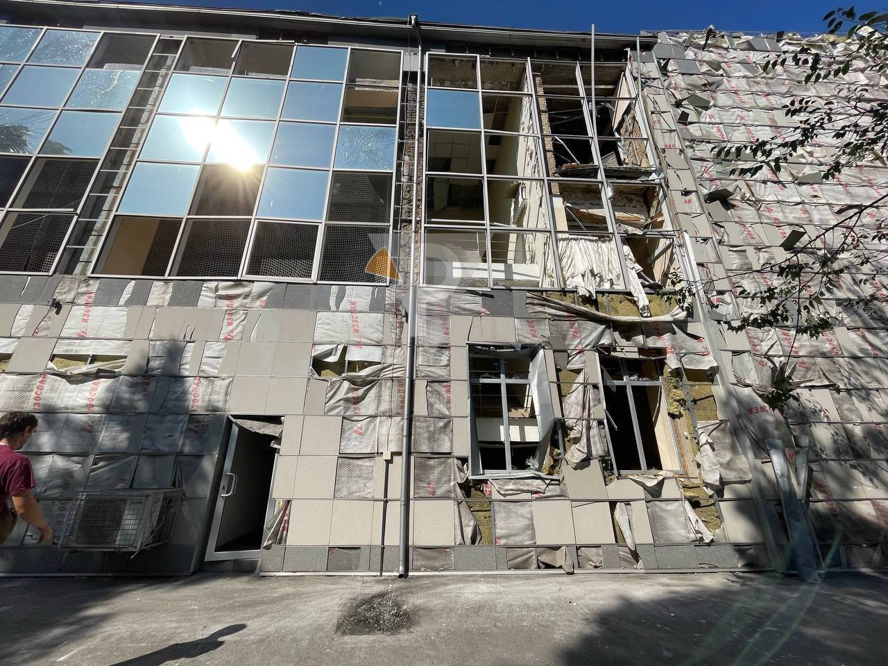 Лежали моторы от "шахедов": пока россияне впервые за 6 лет брали награды на водном чемпионате мира и пели гимн, РФ ударила по украинским аренам