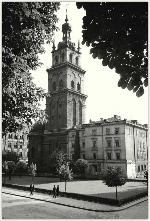 Каким был Львов в межвоенный период: в сети показали фото