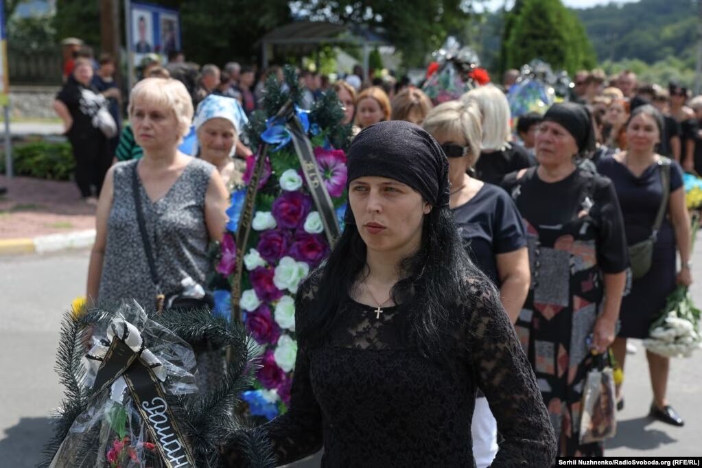 Загинули від російської ракети у Києві: в Іванковичах поховали чотирьох членів родини Гайових. Відео