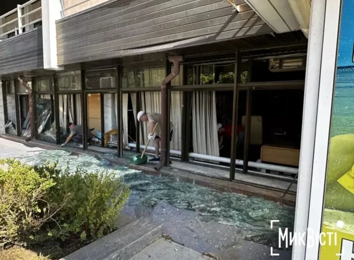 Лежали моторы от "шахедов": пока россияне впервые за 6 лет брали награды на водном чемпионате мира и пели гимн, РФ ударила по украинским аренам