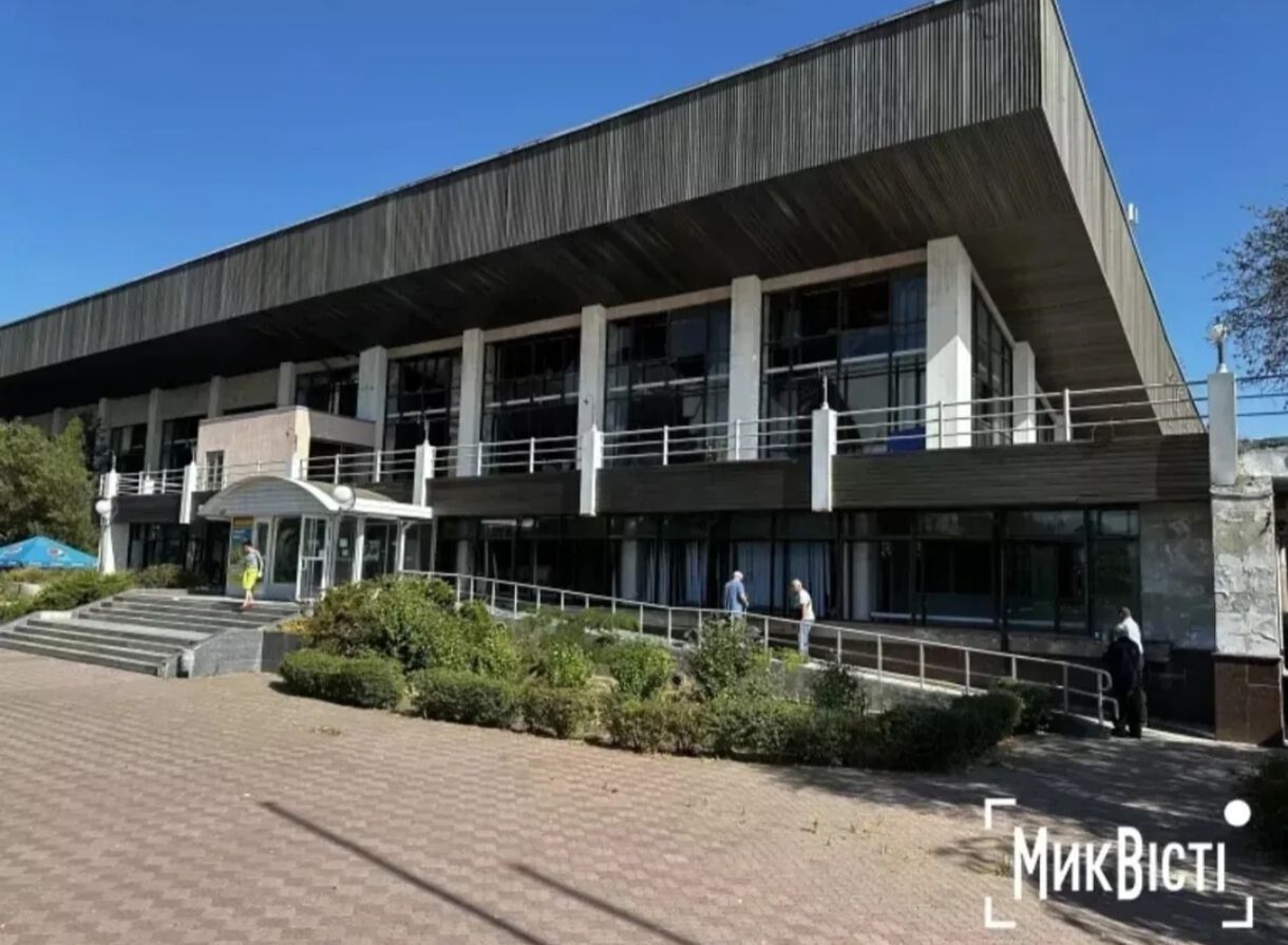 Лежали моторы от "шахедов": пока россияне впервые за 6 лет брали награды на водном чемпионате мира и пели гимн, РФ ударила по украинским аренам