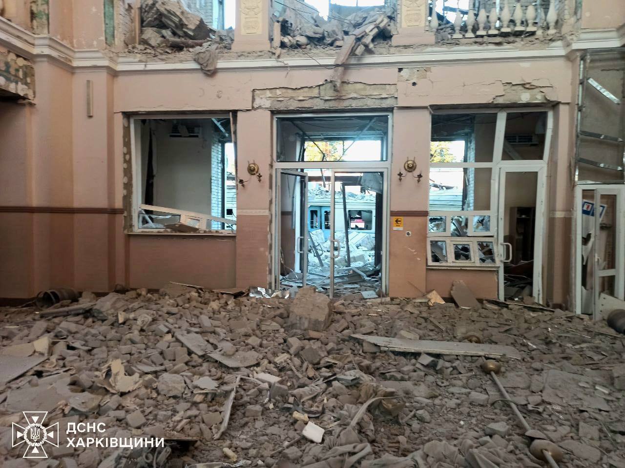 Лозова на Харківщині пережила наймасованіший удар з початку війни, є жертви: Зеленський відреагував на атаку РФ. Фото і відео