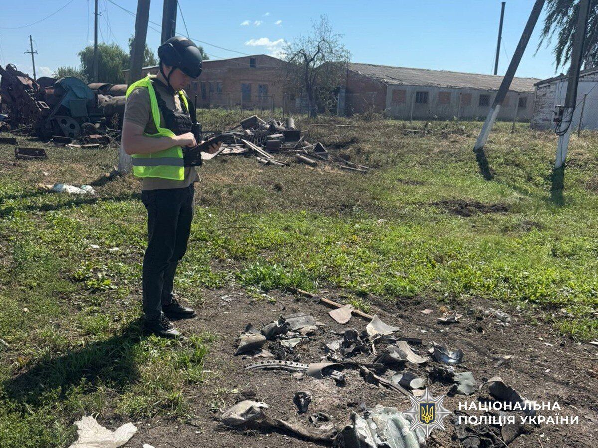 Окупанти завдали удару по сільськогосподарському підприємству на Сумщині: загинули двоє людей, є постраждалі. Фото