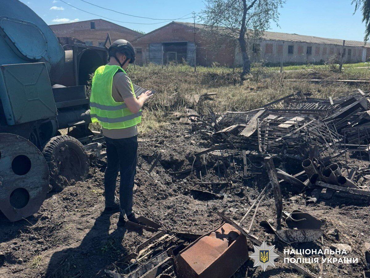 Окупанти завдали удару по сільськогосподарському підприємству на Сумщині: загинули двоє людей, є постраждалі. Фото