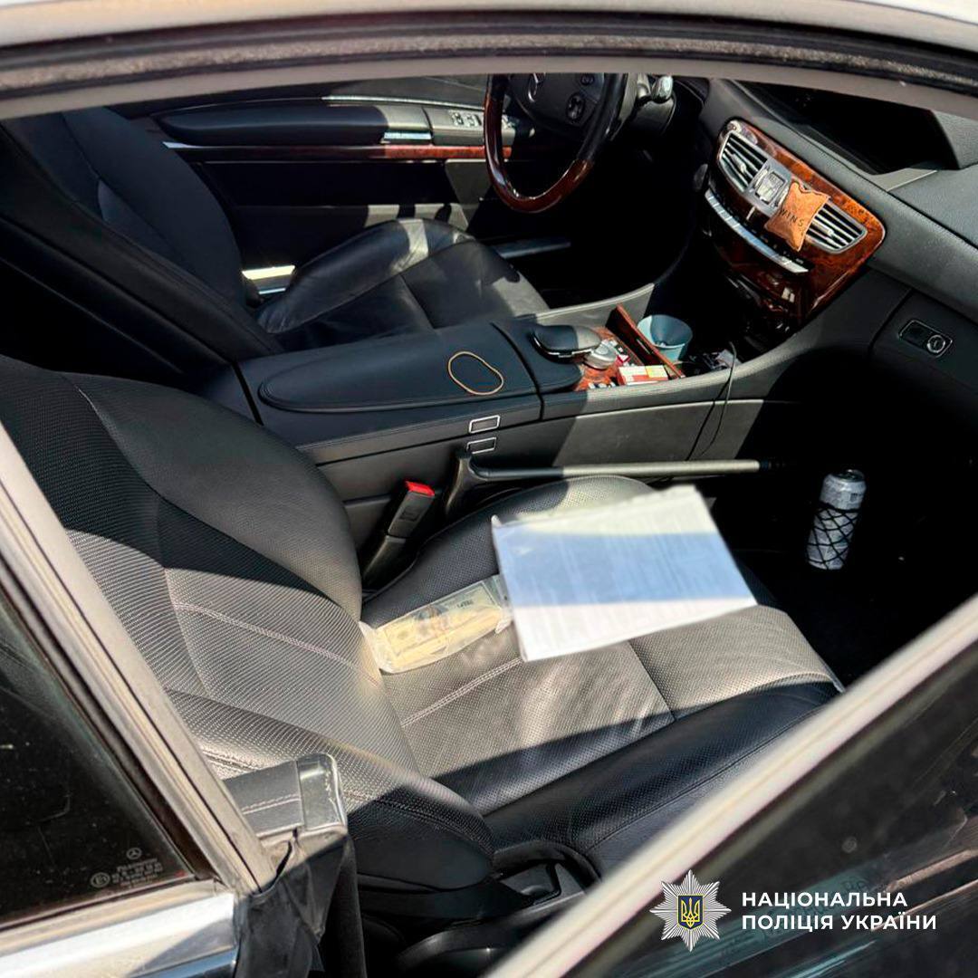 Обещал мужчине за $15 тыс. продлить срок действия группы инвалидности: в Киеве разоблачили "бизнесмена". Фото