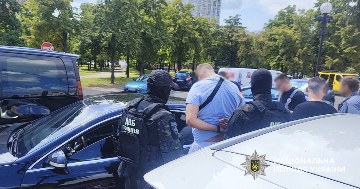 Обещал мужчине за $15 тыс. продлить срок действия группы инвалидности: в Киеве разоблачили "бизнесмена". Фото