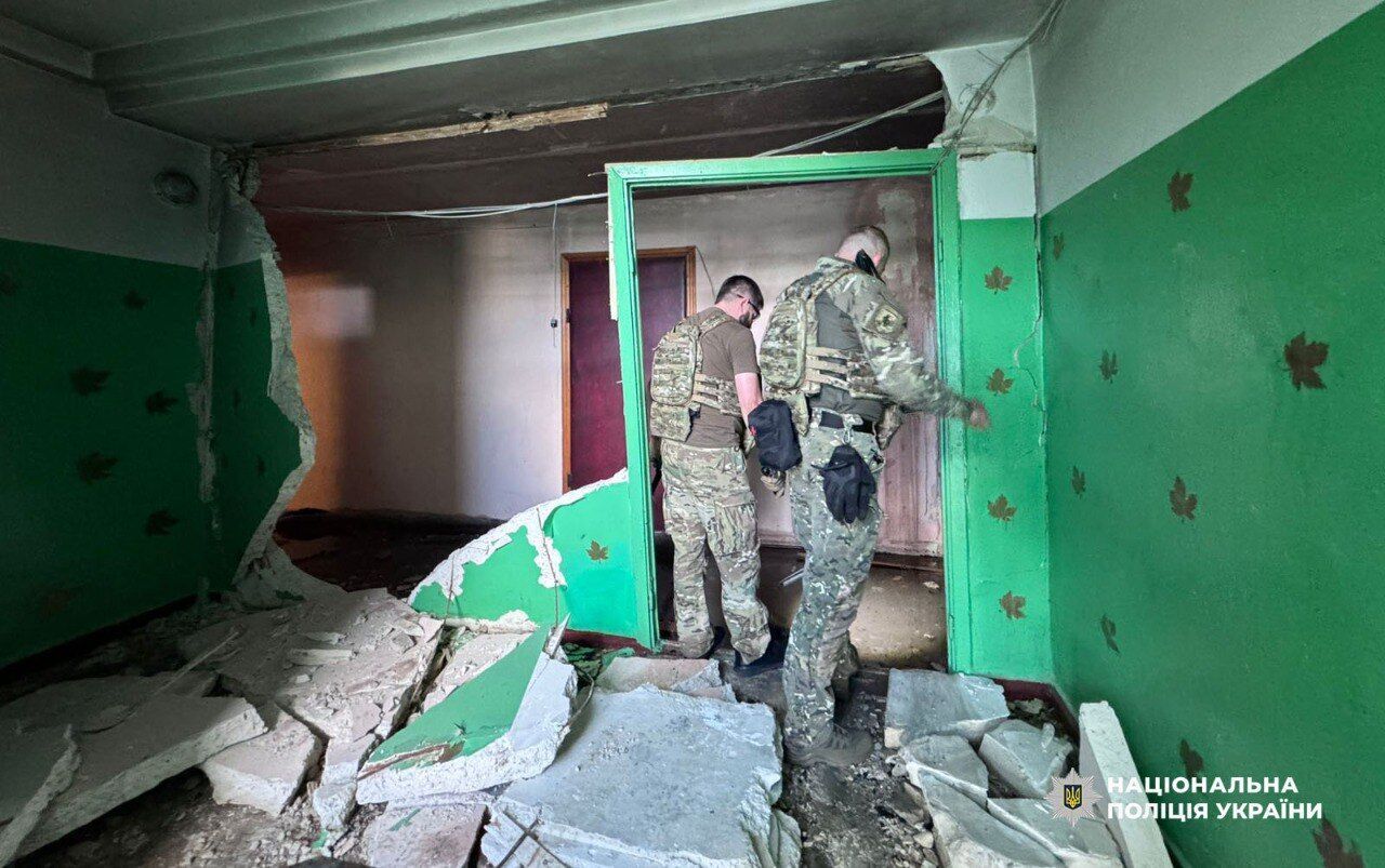 В Киеве подозреваемый в совершении преступления пустил газ и взорвал квартиру: ранены трое полицейских. Фото и видео
