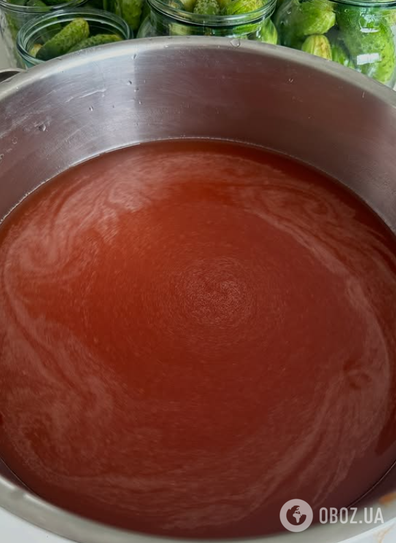 Хрусткі огірки в кетчупі на зиму: чудово зберігаються і виходять дуже хрусткими