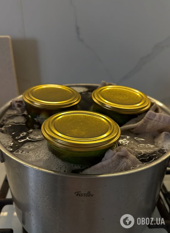 Хрусткі огірки в кетчупі на зиму: чудово зберігаються і виходять дуже хрусткими