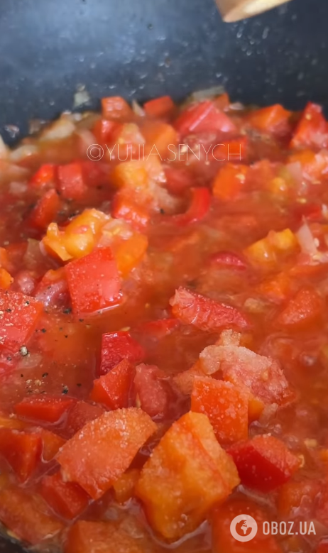 Шакшука із сезонними овочами та зеленню: смачна страва для сніданку та перекусу