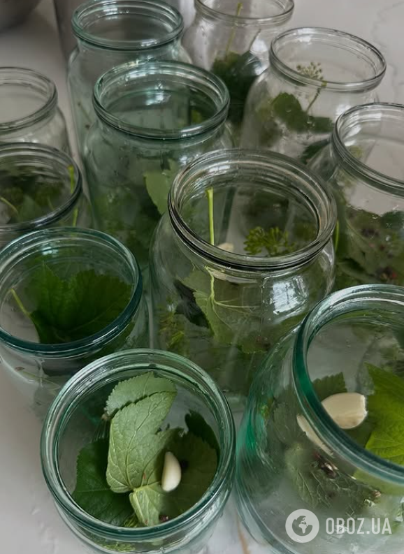 Хрусткі огірки в кетчупі на зиму: чудово зберігаються і виходять дуже хрусткими