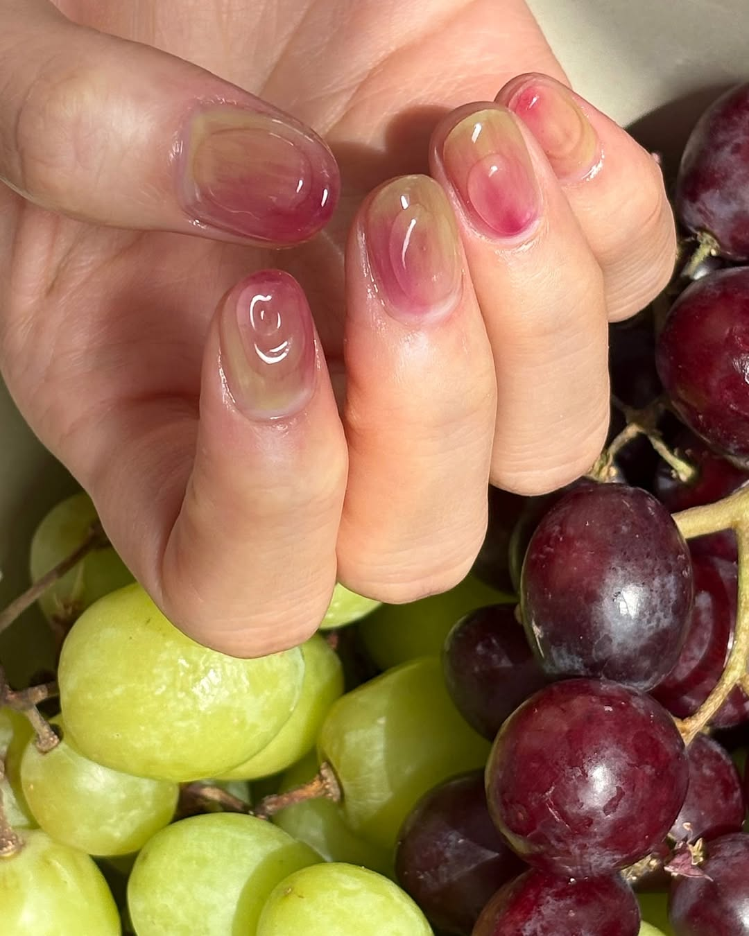 Встигніть зробити: фруктовий манікюр став хітом літа-2025