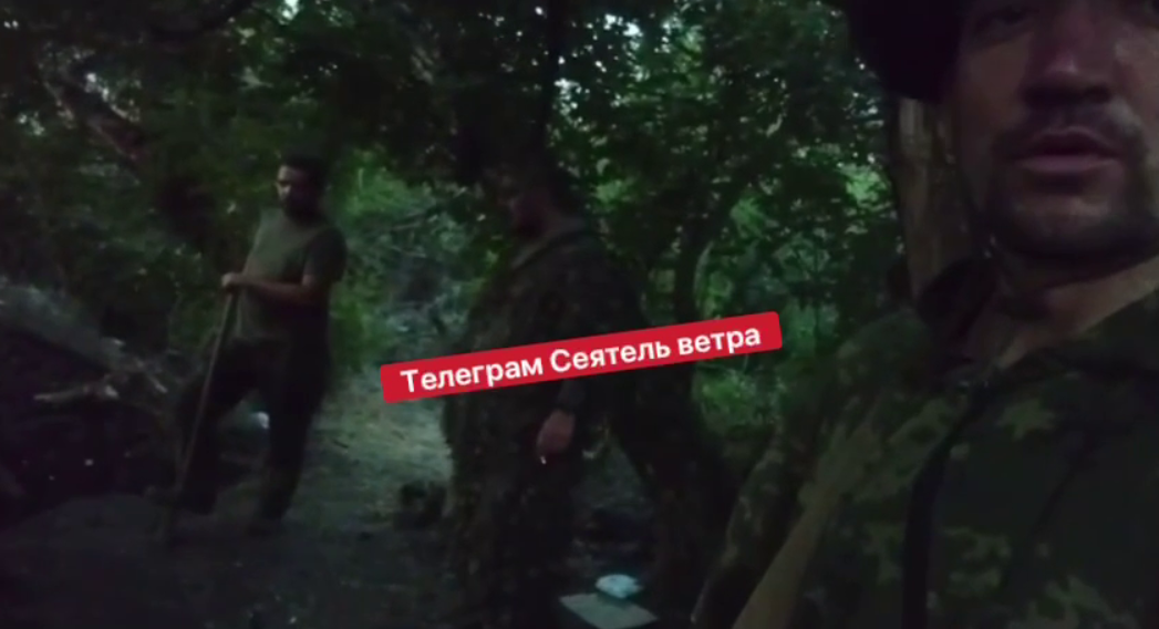 "Отправляют на верную смерть": оккупант пожаловался, что командование РФ заставляет солдат копать себе могилы после отказа от штурма. Видео